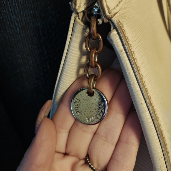 Louis Vuitton Brea MM - Picture 7 of 16